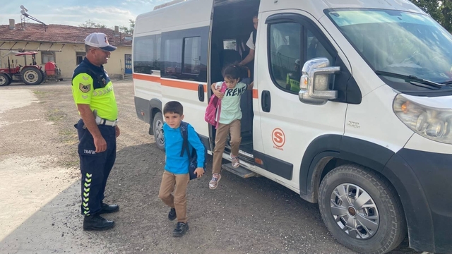 Eskişehir'de jandarma ekiplerinden okul çevrelerine denetim