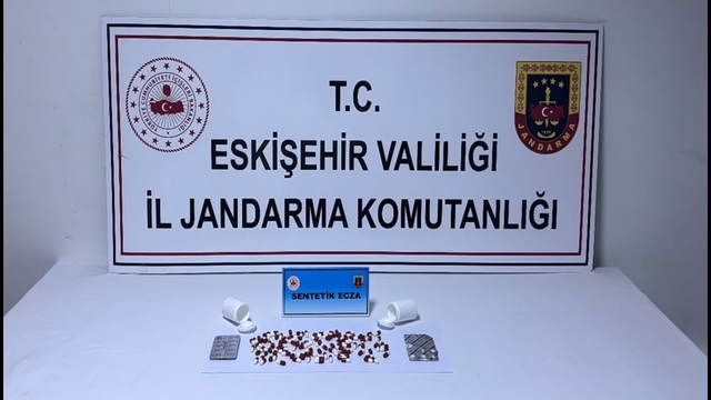 Eskişehir'de otobüs yolcusundan 128 sentetik hap ele geçirildi