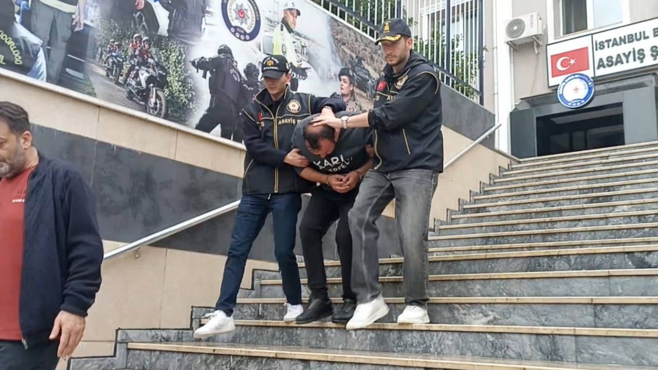 Eyüpsultan Camii'nde silahlı tartışma: 4 el ateş açıldı