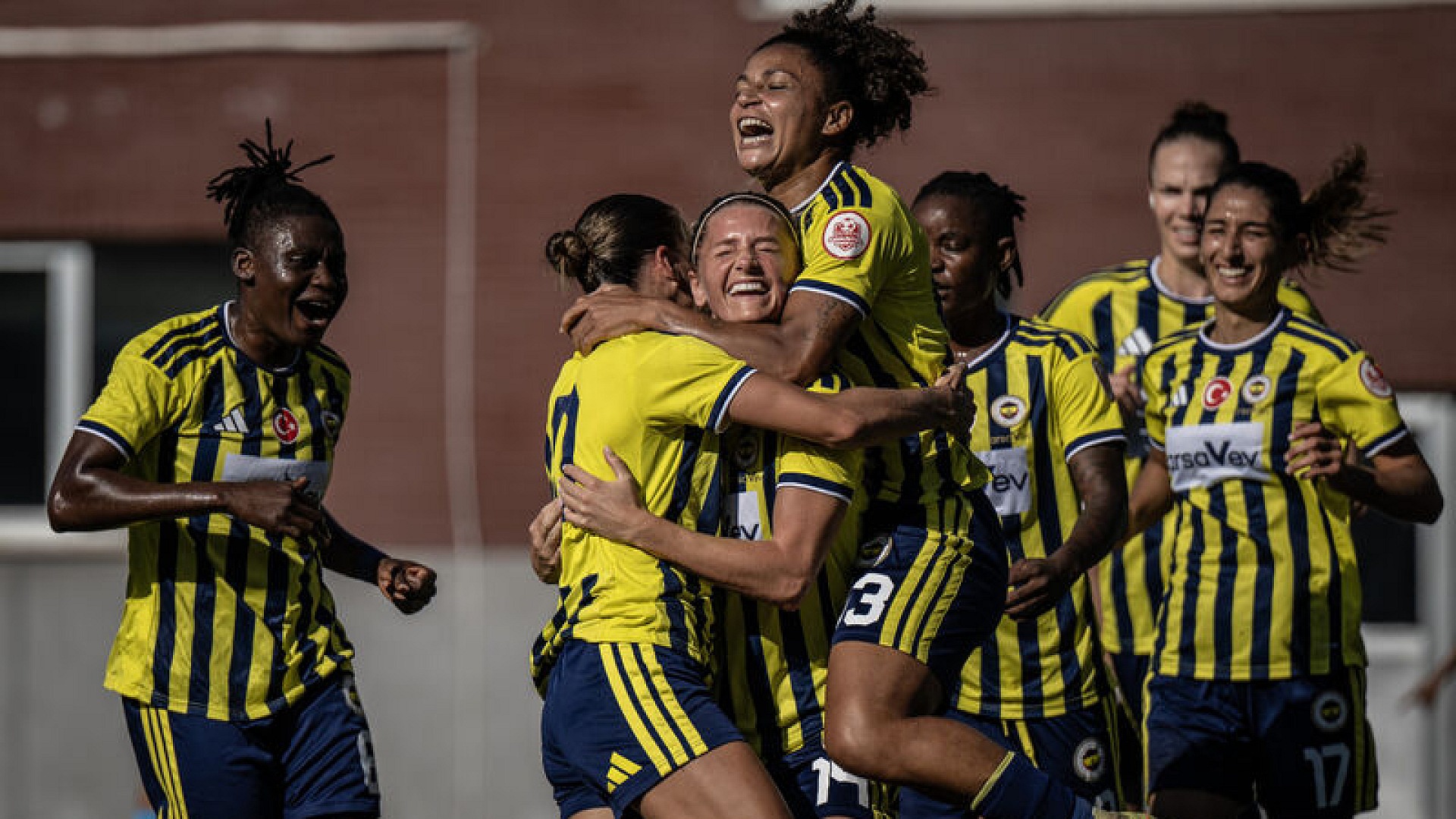 Fenerbahçe ArsaVev, Beşiktaş'ı 3-0 yenerek 4'te 4 yaptı