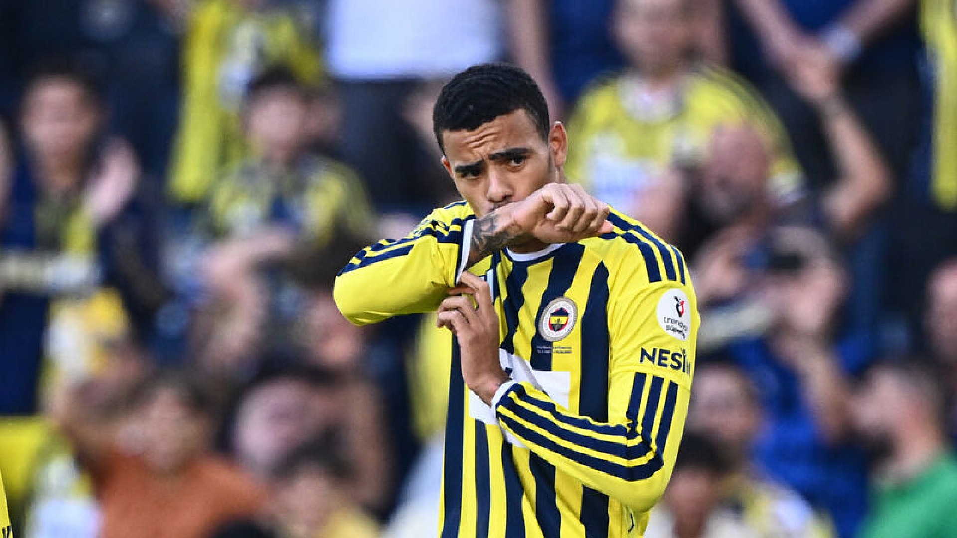 Fenerbahçe, Eyüpspor'u 8-0'la geçerek galibiyeti kutladı
