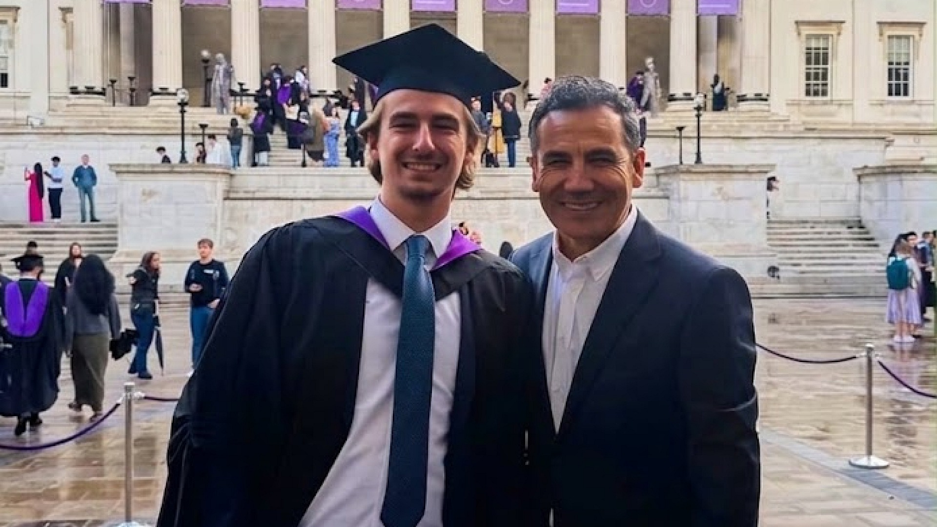 Ferhat Göçer'in oğlu Can, UCL'den mezun oldu