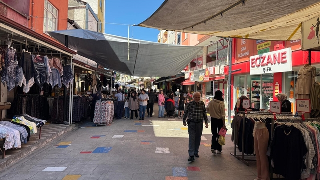 Fındık sezonu sona ererken Alaplı çarşısında yoğunluk arttı