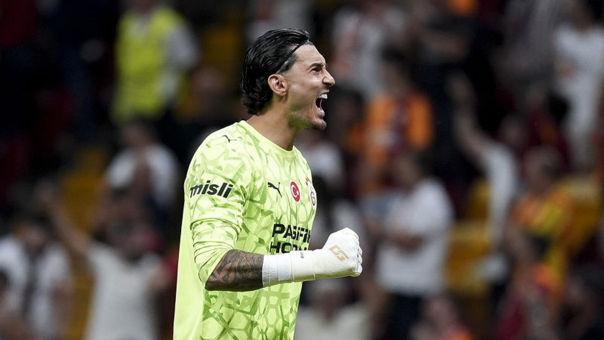 Galatasaray kalecisi Uğurcan Çakır, reaksiyon verdik