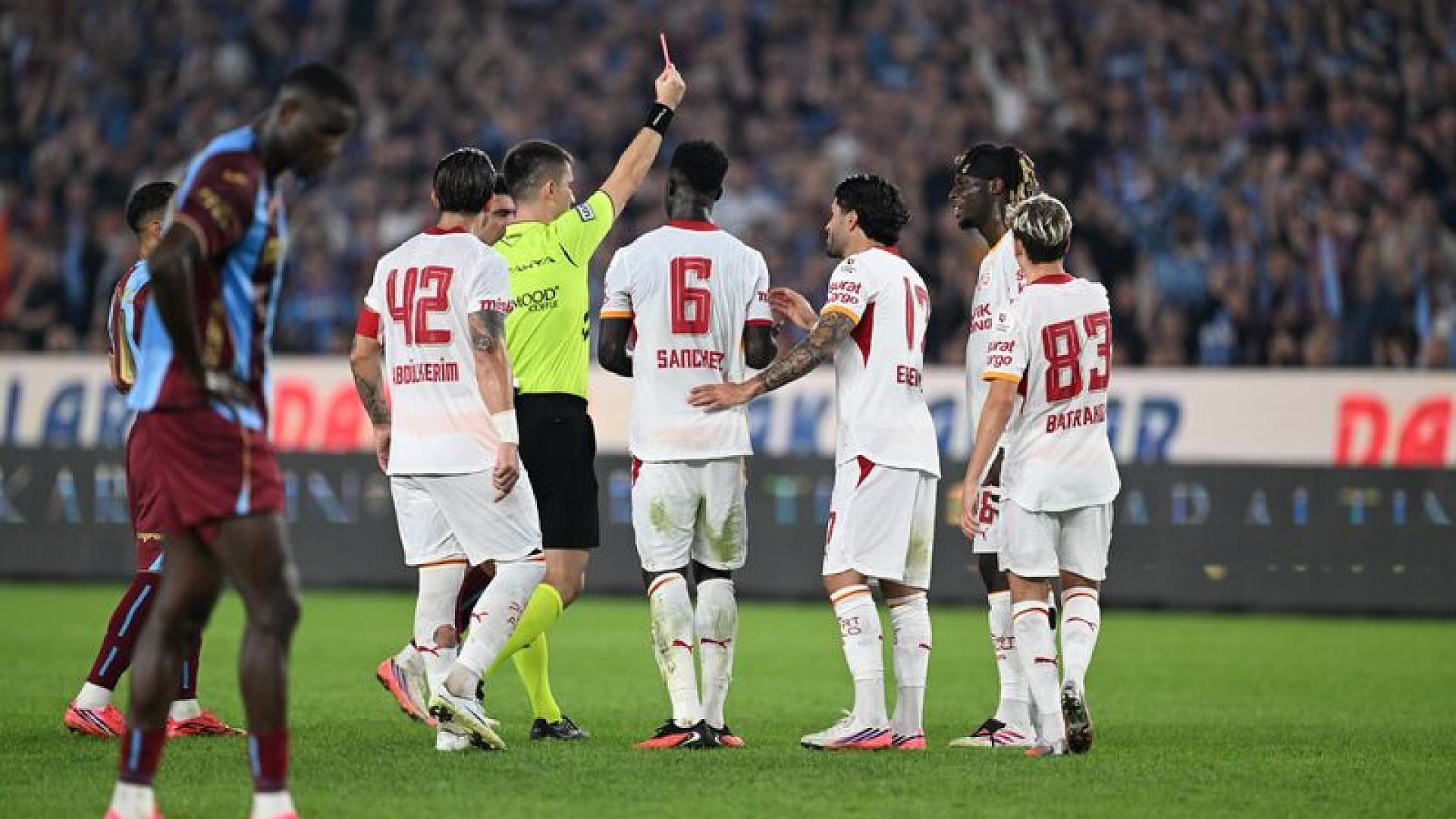 Galatasaray, Trabzonspor karşısında ağır yenilgi aldı