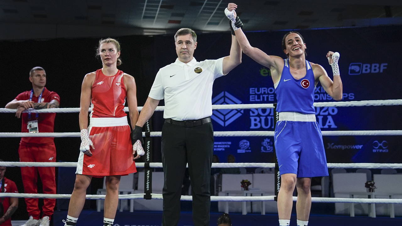 Gizem Özer, Avrupa Boks Şampiyonası'nda madalya garantiledi