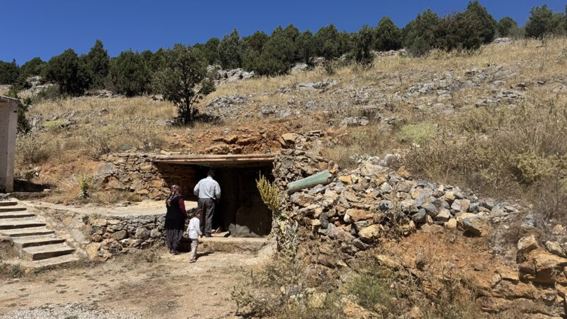 Gökçeyurt'taki doğal soğuk hava deposu süt ürünleri saklıyor