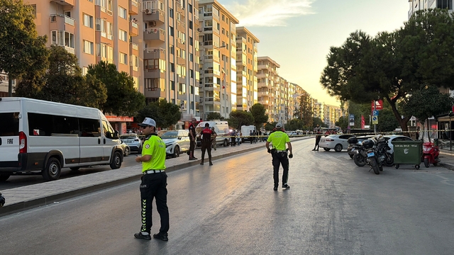 İzmir'de banka güvenlik görevlisi 5 kişiyi rehin aldı