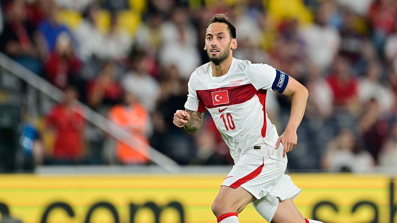 Hakan Çalhanoğlu Türkiye - İtalya maçında yer almadı