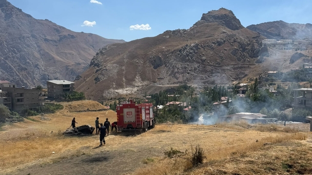 Hakkari'de anız yangını hızlı müdahale ile söndürüldü