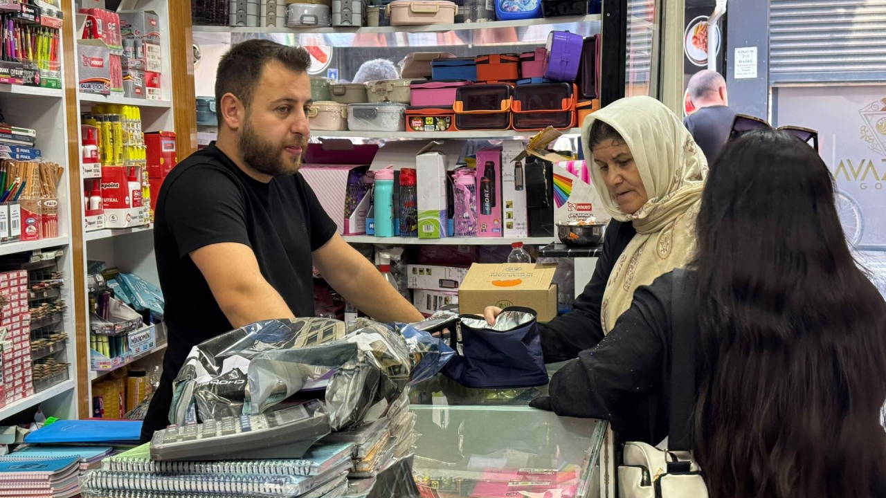 Hakkari'de kırtasiyeciler zincir marketlere tepkili