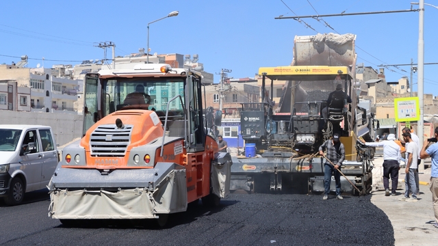 Şanlıurfa'da Haleplibahçe Caddesi'nde asfalt yenileniyor