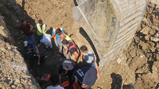 Hatay'da göçükte kalan 2 işçi kurtarıldı