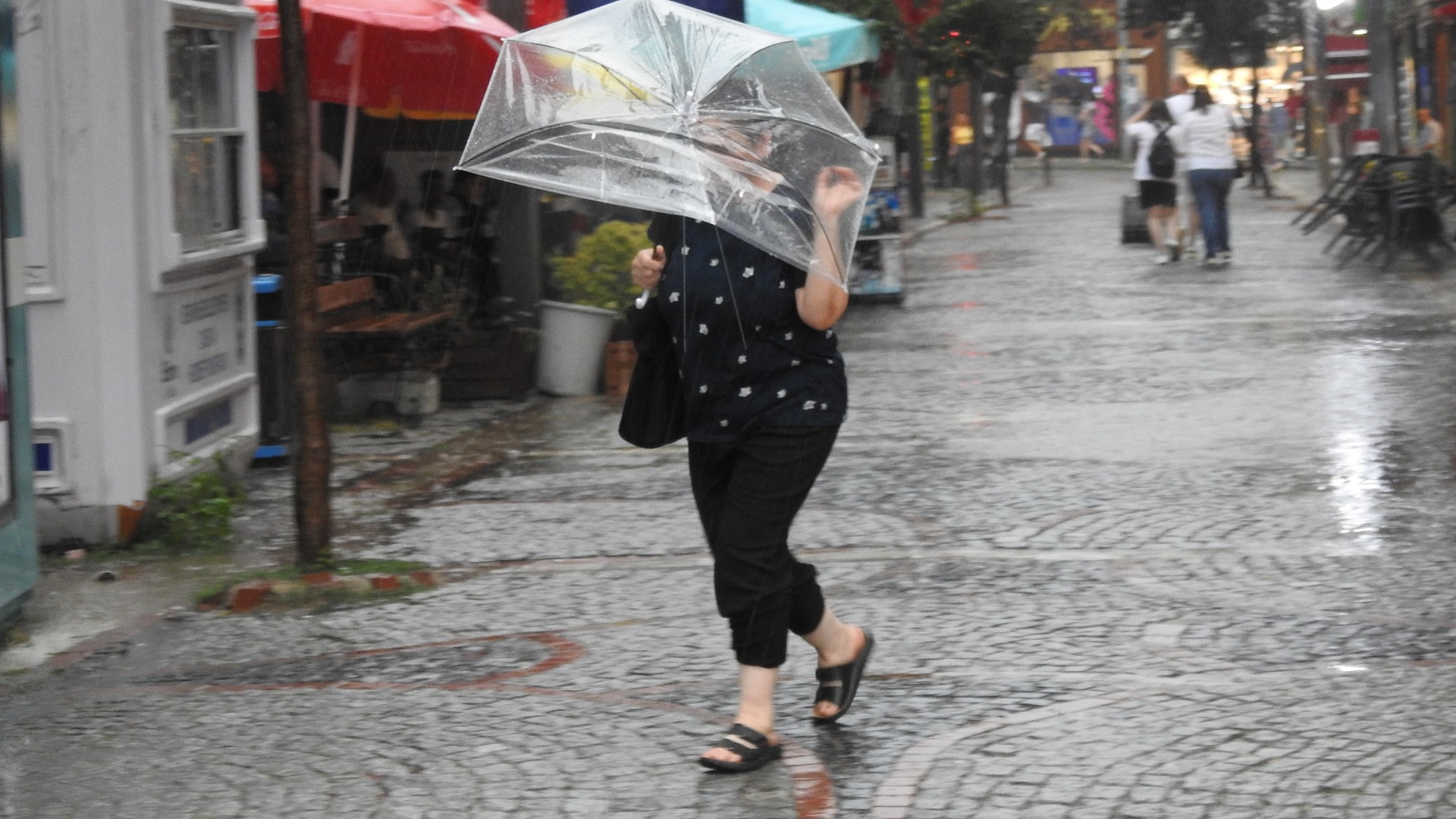 Hava sıcaklıkları 4 ila 8 derece düşecek, yağış bekleniyor