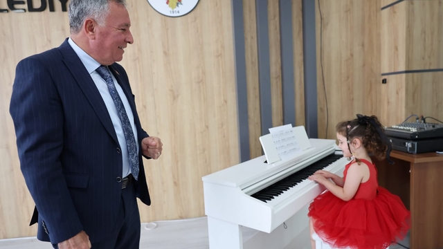 Honaz çocuk korosundan etkileyici müzik performansı