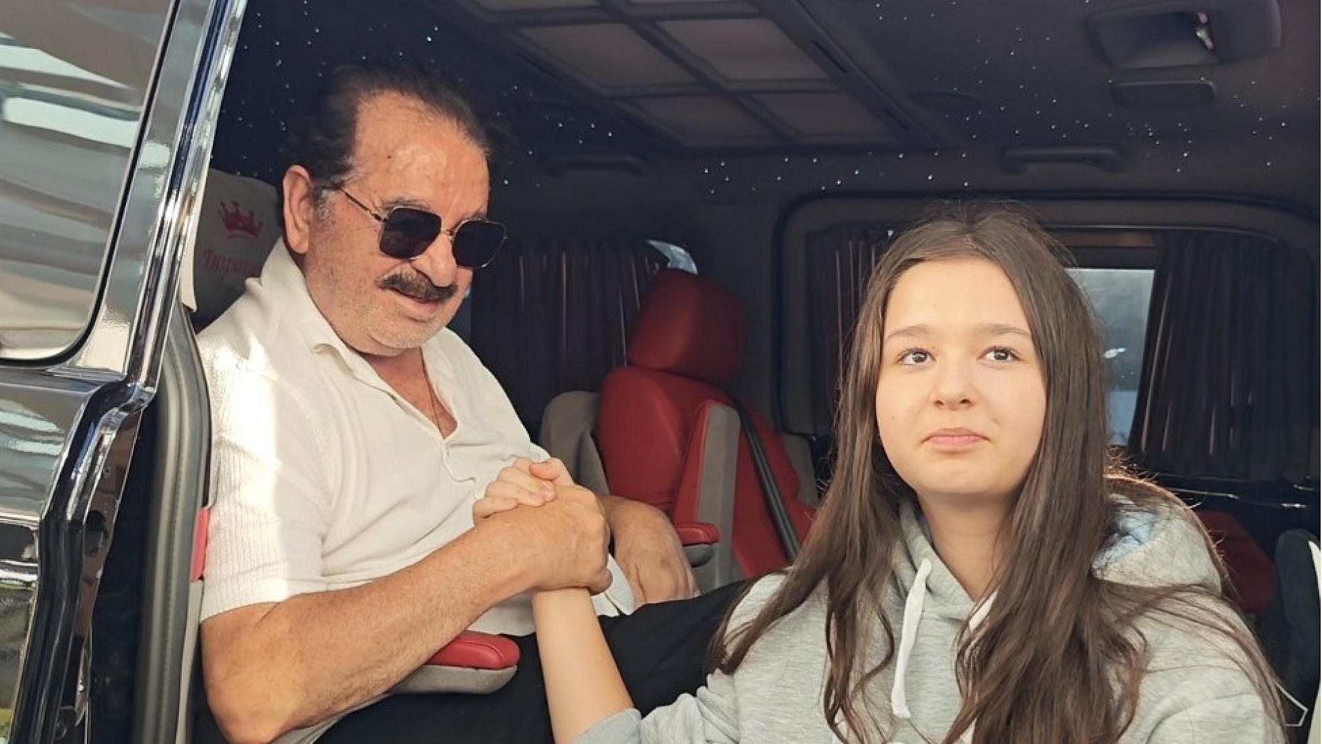 İbrahim Tatlıses kızını okulun ilk gününde yalnız bırakmadı