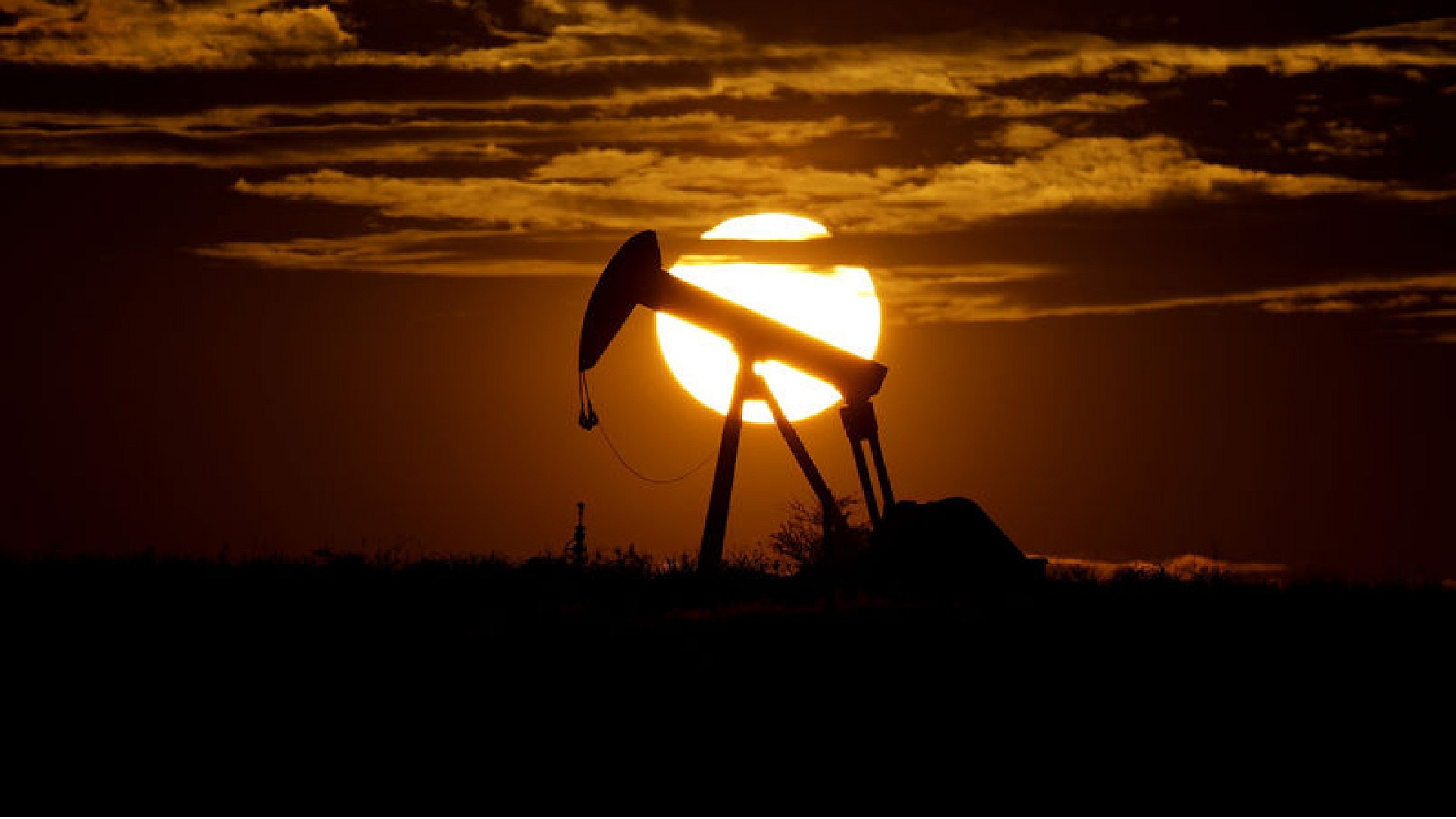 IEA, petrol talebi tahminini aşağı yönlü revize etti