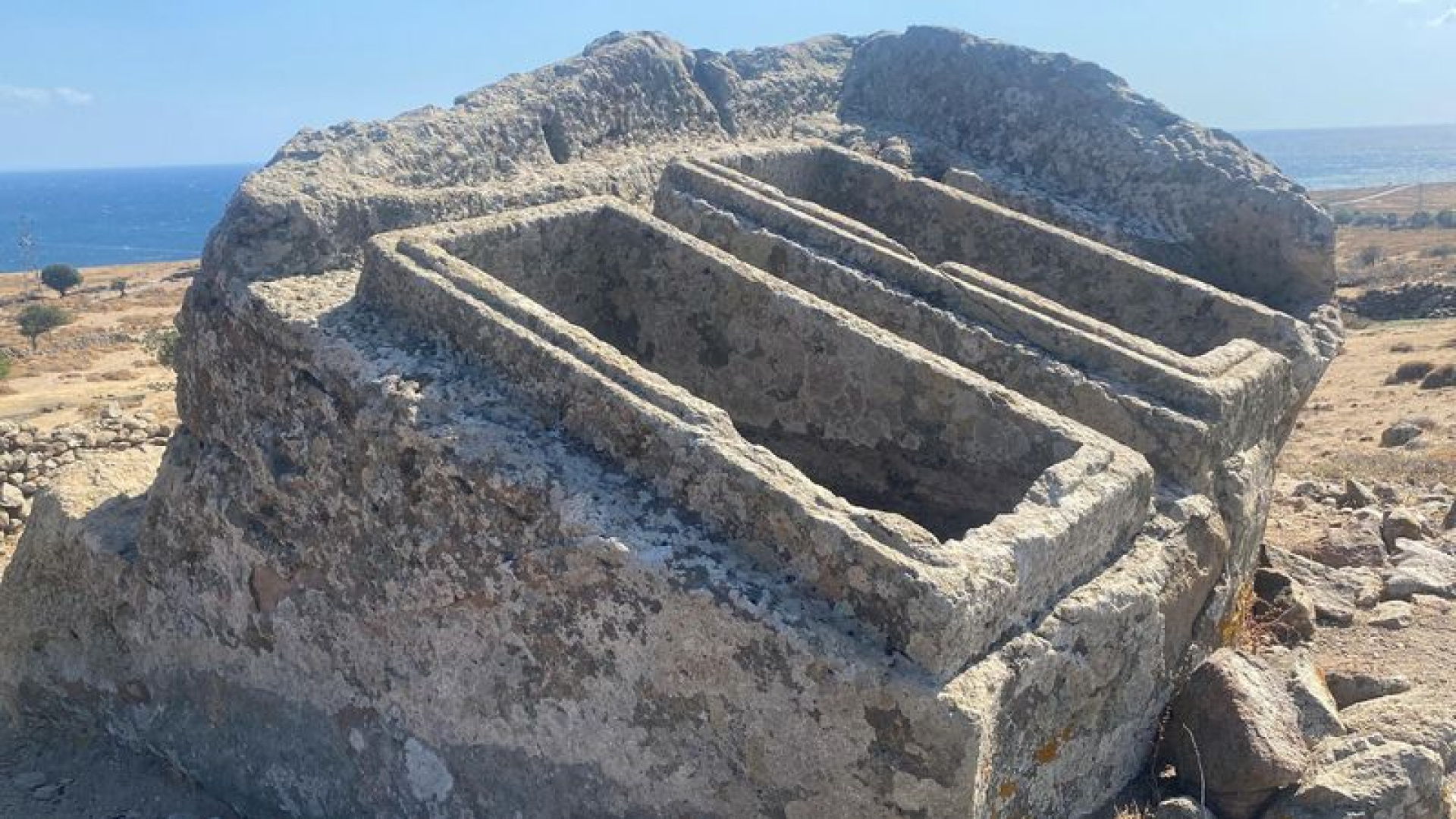 İkiz mezar 2 bin 400 yıldır Gökçeada'da korunuyor