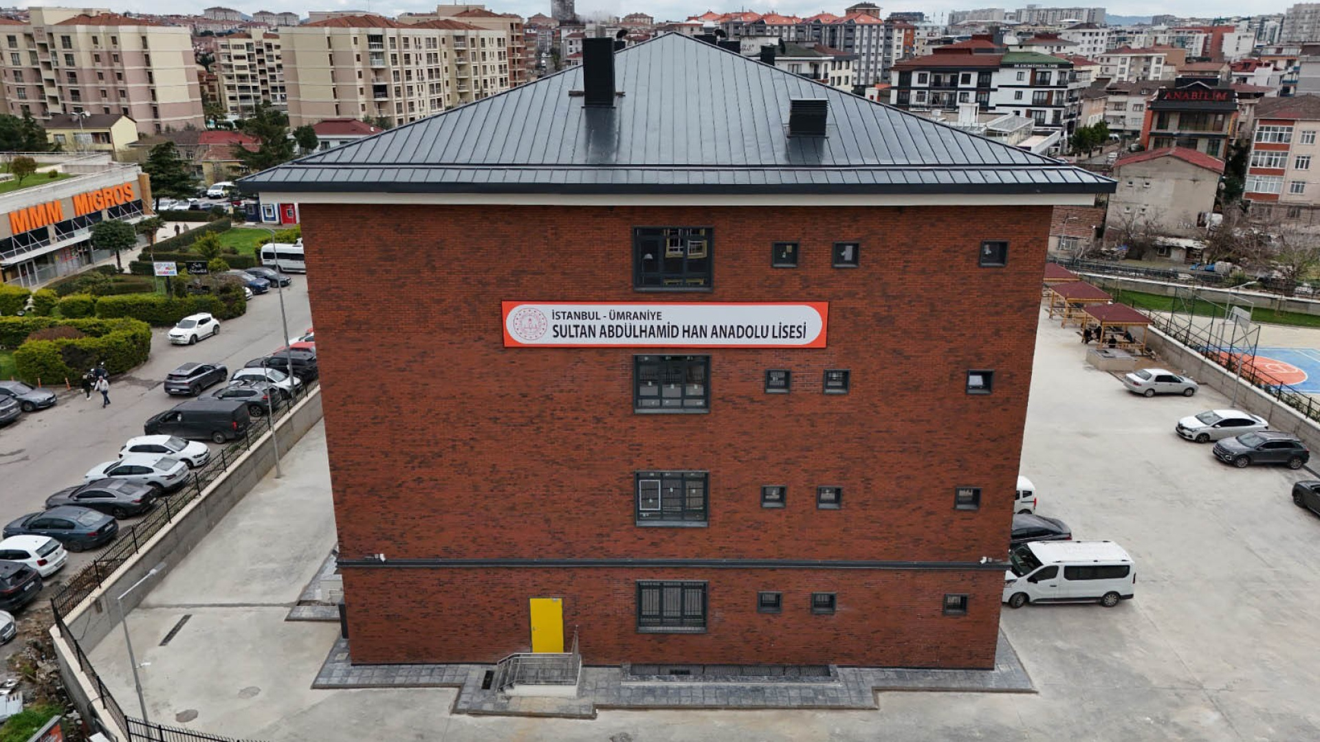İstanbul'da 83 yeni okul eğitim-öğretime açıldı