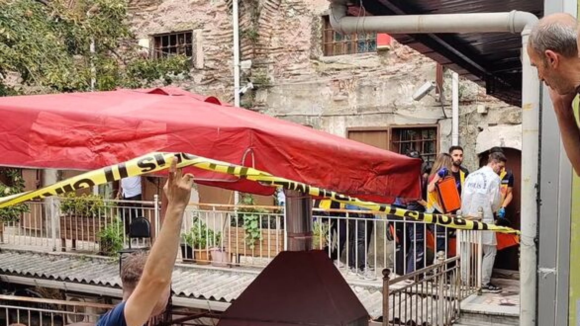 İstanbul'da döviz bürosunda silahlı kavga: 2 ölü