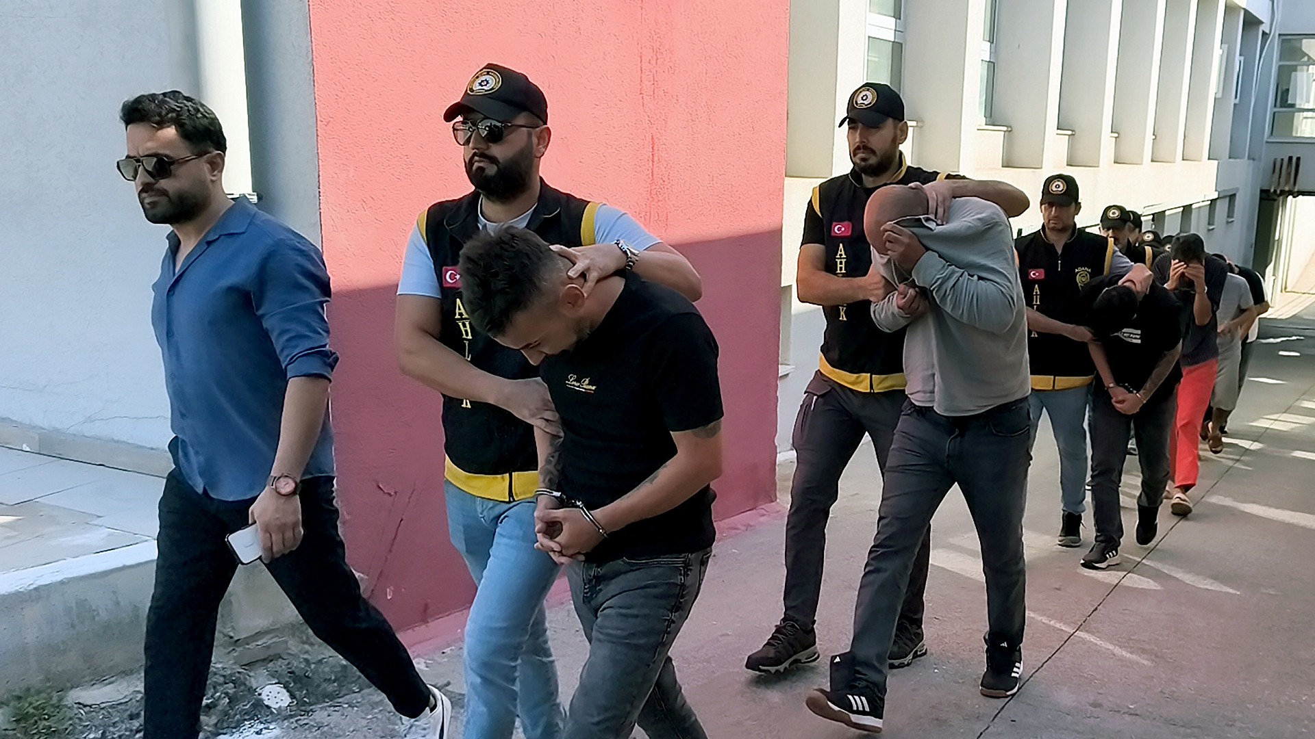 İstanbul'da fuhuş operasyonu: 15 kişi gözaltına alındı