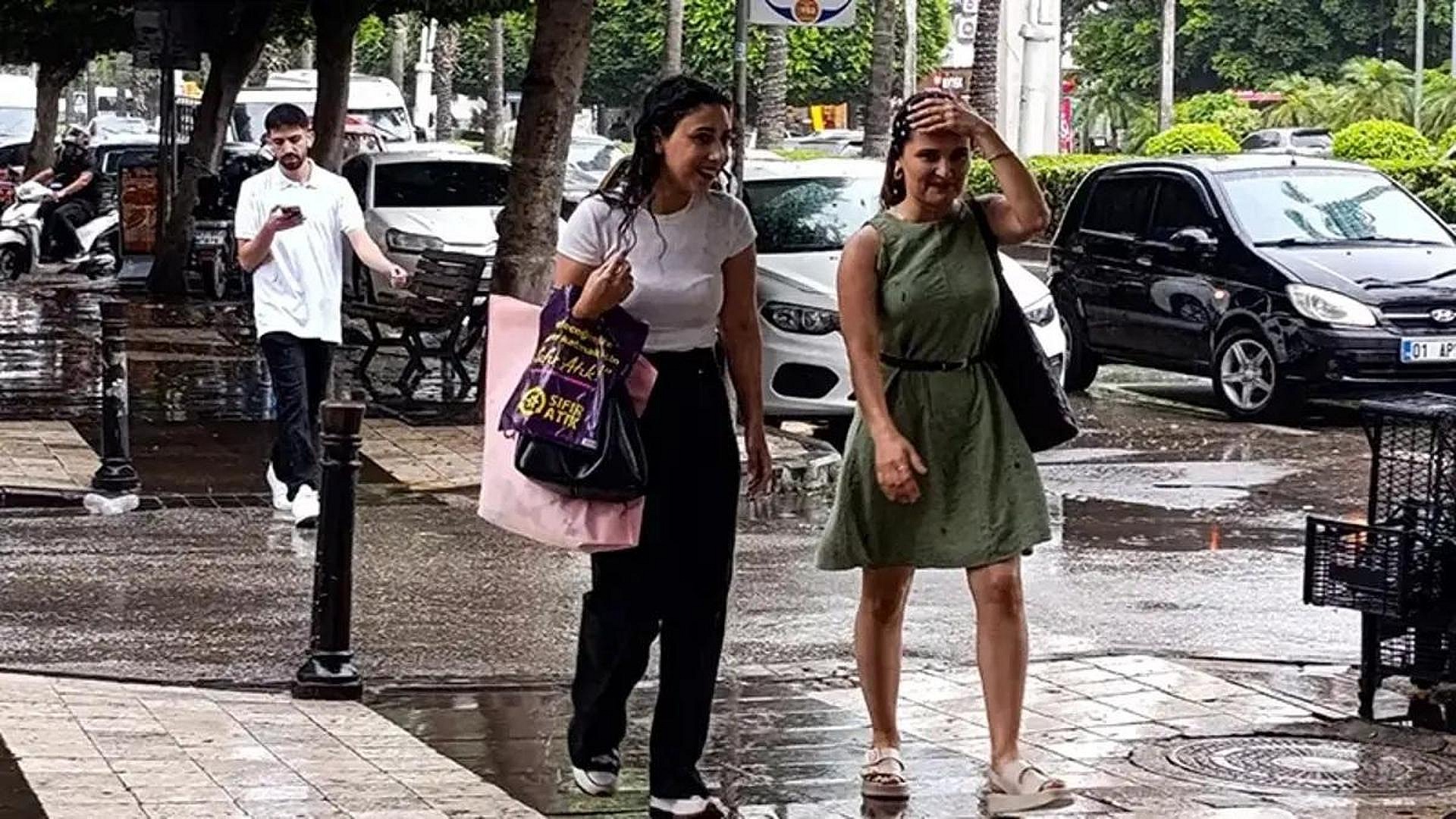 İstanbul'da kuvvetli sağanak ve sıcaklık düşüşü bekleniyor