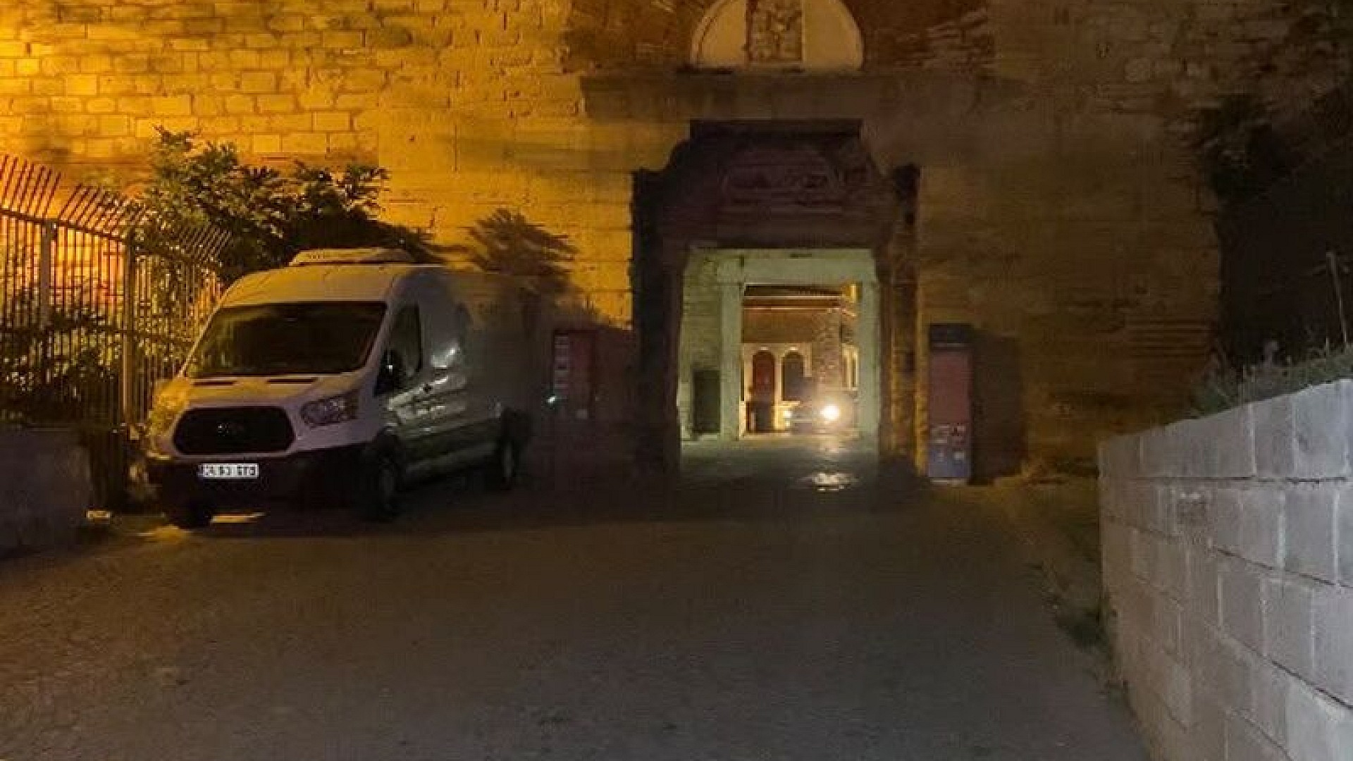 İstanbul'da surlarda erkek cesedi bulundu