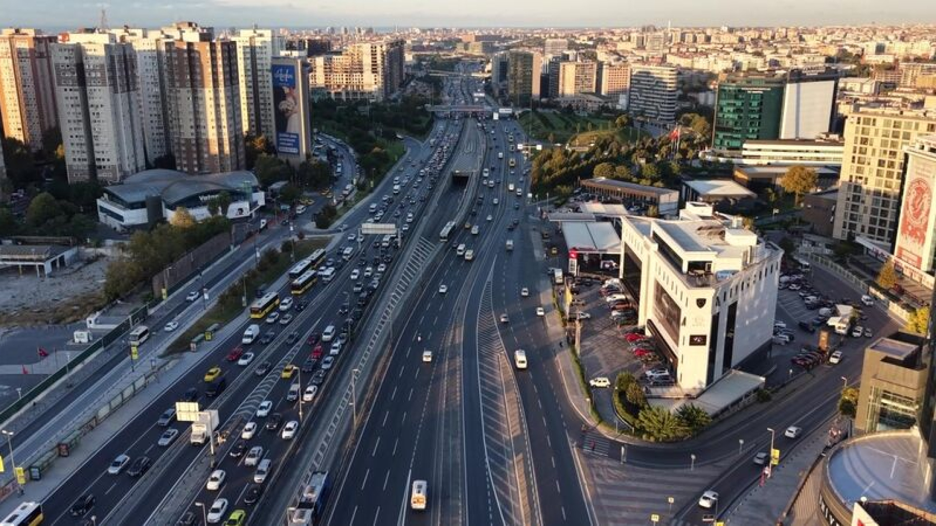 İstanbul'da trafik yoğunluğu %38 olarak ölçüldü