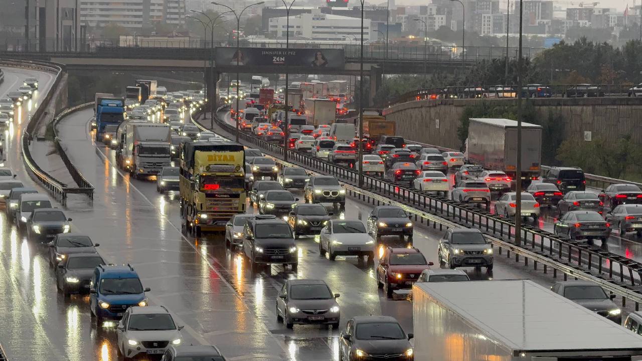 İstanbul'da trafik yoğunluğu yüzde 89'a ulaştı