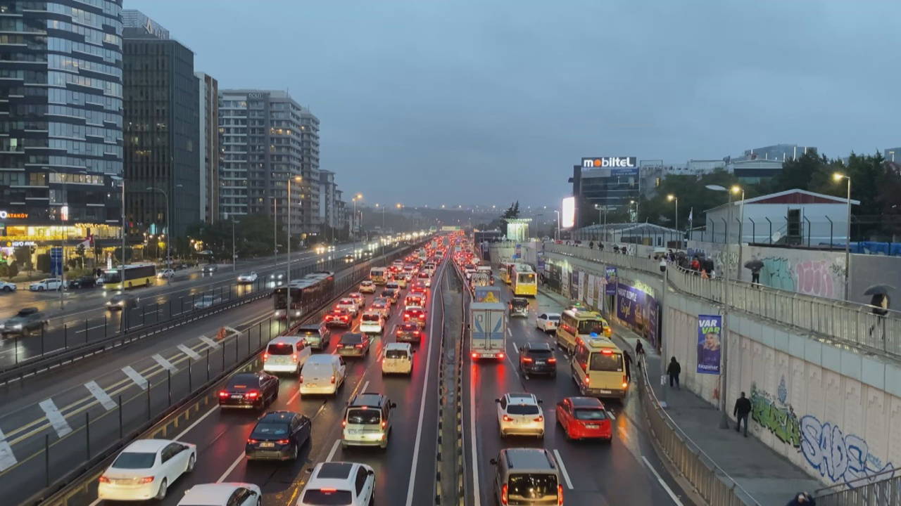 İstanbul'da yağış sonrası trafik yüzde 78'e ulaştı