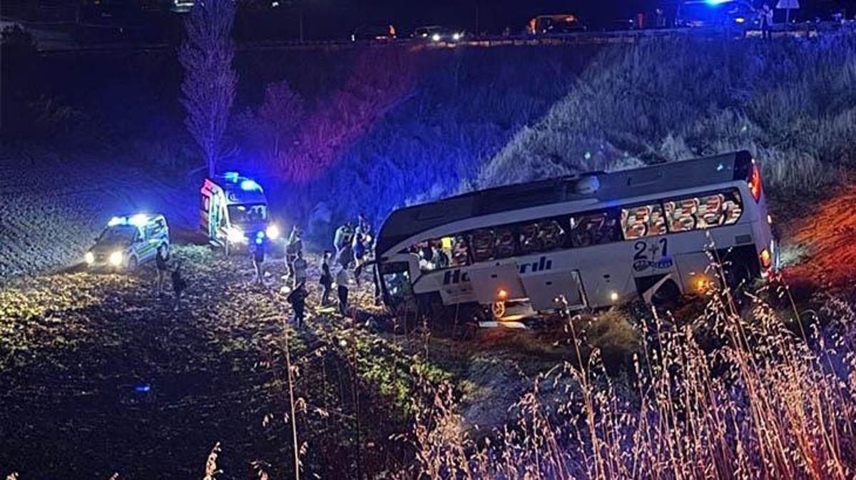 İstanbul'dan Ağrı'ya giden otobüs Amasya'da devrildi