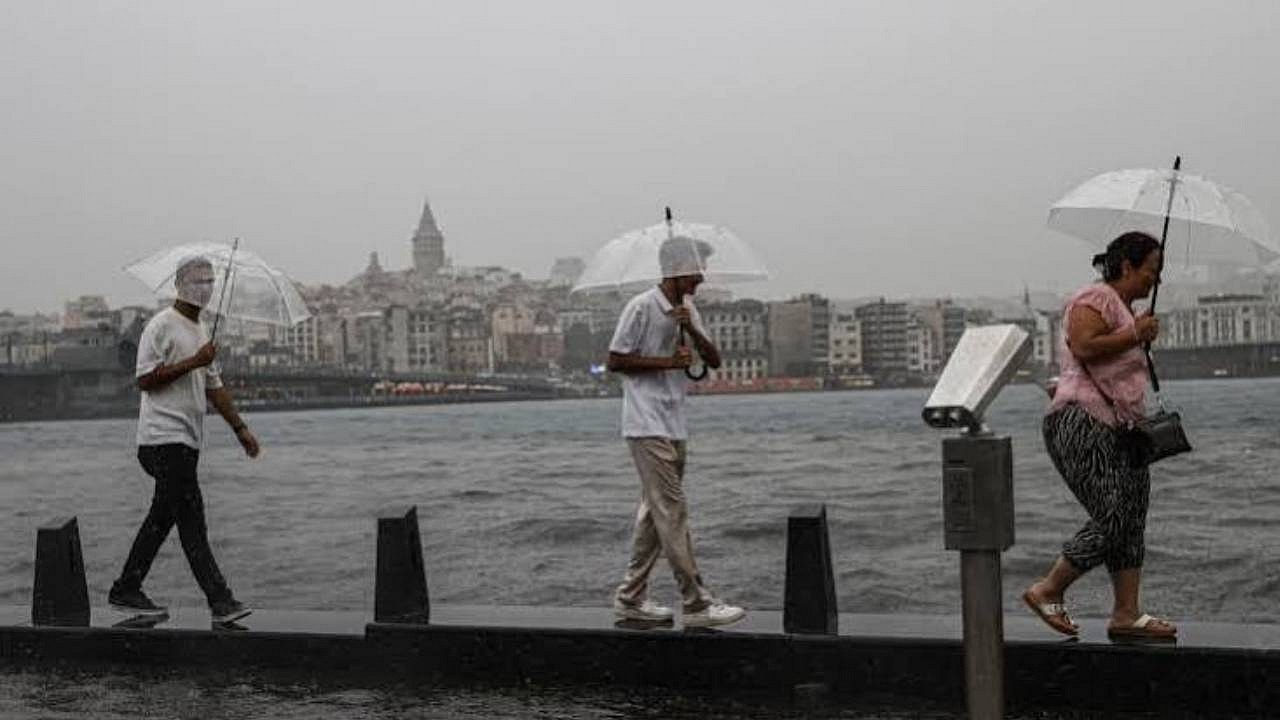 İstanbul için gök gürültülü sağanak uyarısı