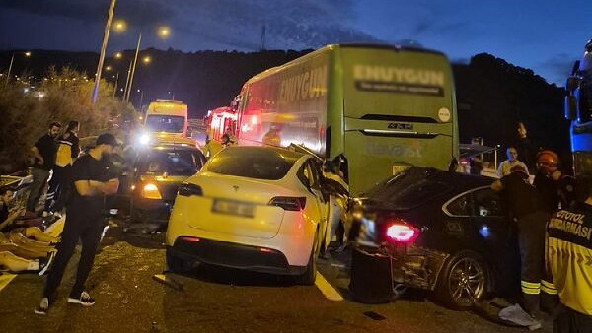 İstanbul-İzmir otoyolunda zincirleme kaza: 11 kişi yaralandı