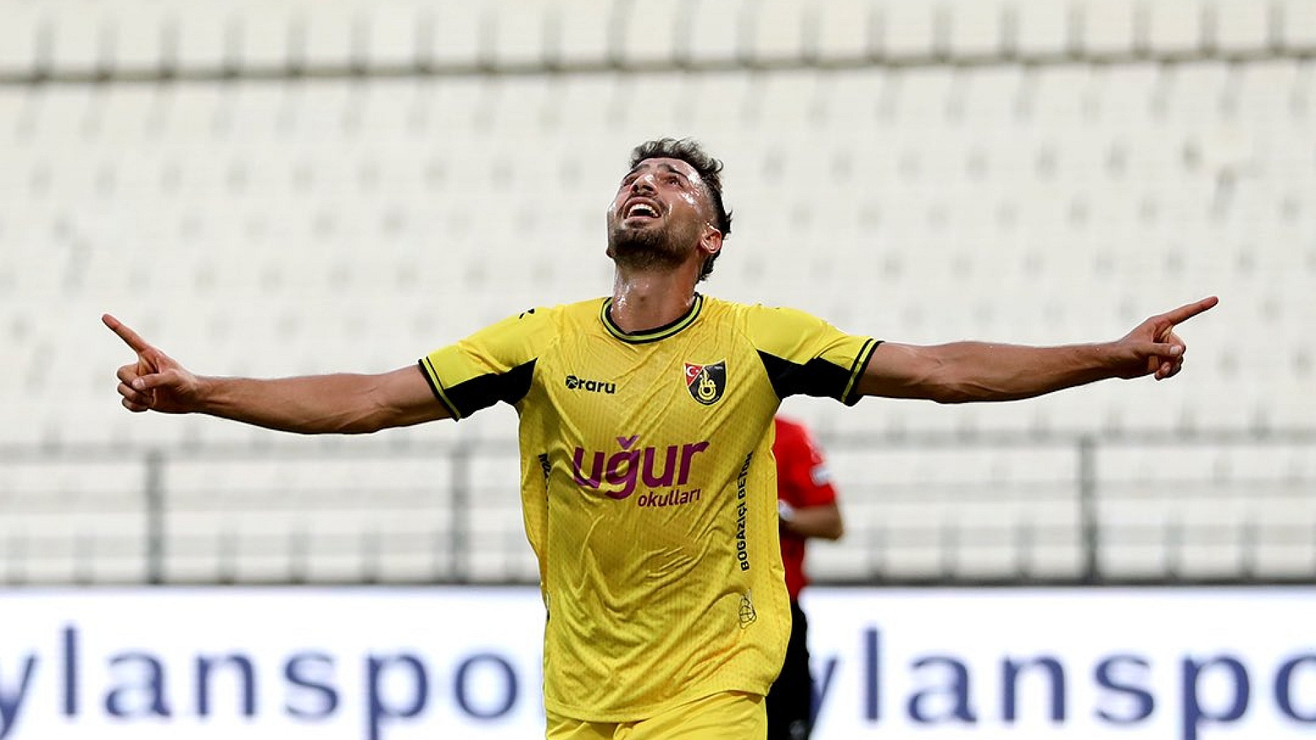 İstanbulspor, Manisa FK'yı 1-0 mağlup etti
