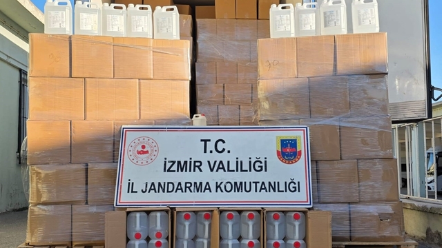 İzmir'de jandarma sahte içki tacirlerine operasyon yaptı