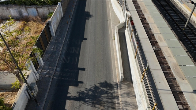İzmir'de tehlike yaratan yolculuk deneyimi yaşanıyor