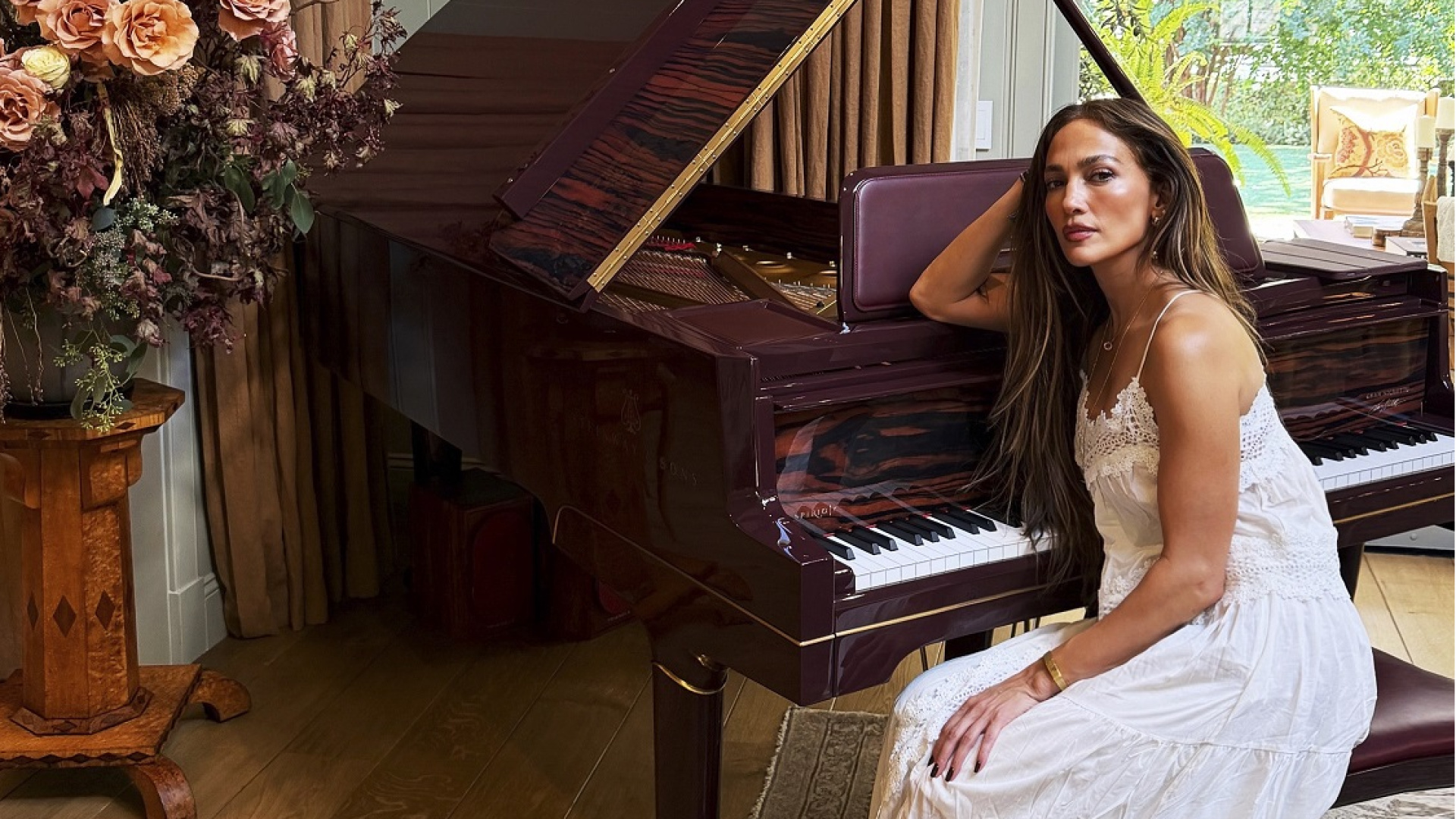 Jennifer Lopez, 18 milyon dolarlık evini takipçilerine sundu