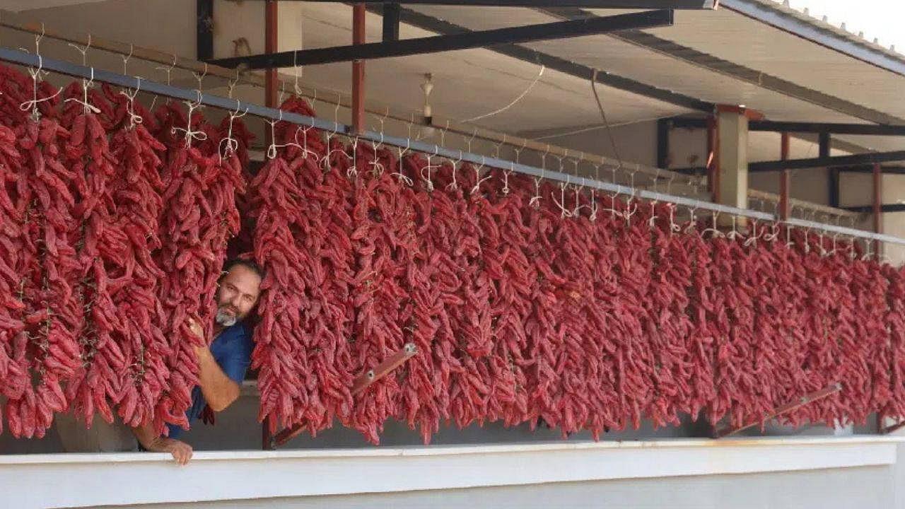 Karaağaç acı biberinin hasadı başladı, kurutma süreci kritik