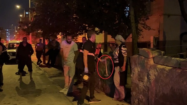 Kayseri'de keserle eve giren kişi, bıçakla ağır yaralandı