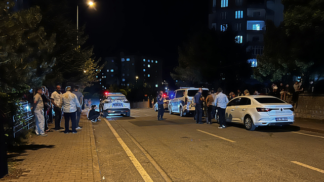 Kayseri'de parkta bıçaklı kavga: 1'i ağır 3 yaralı