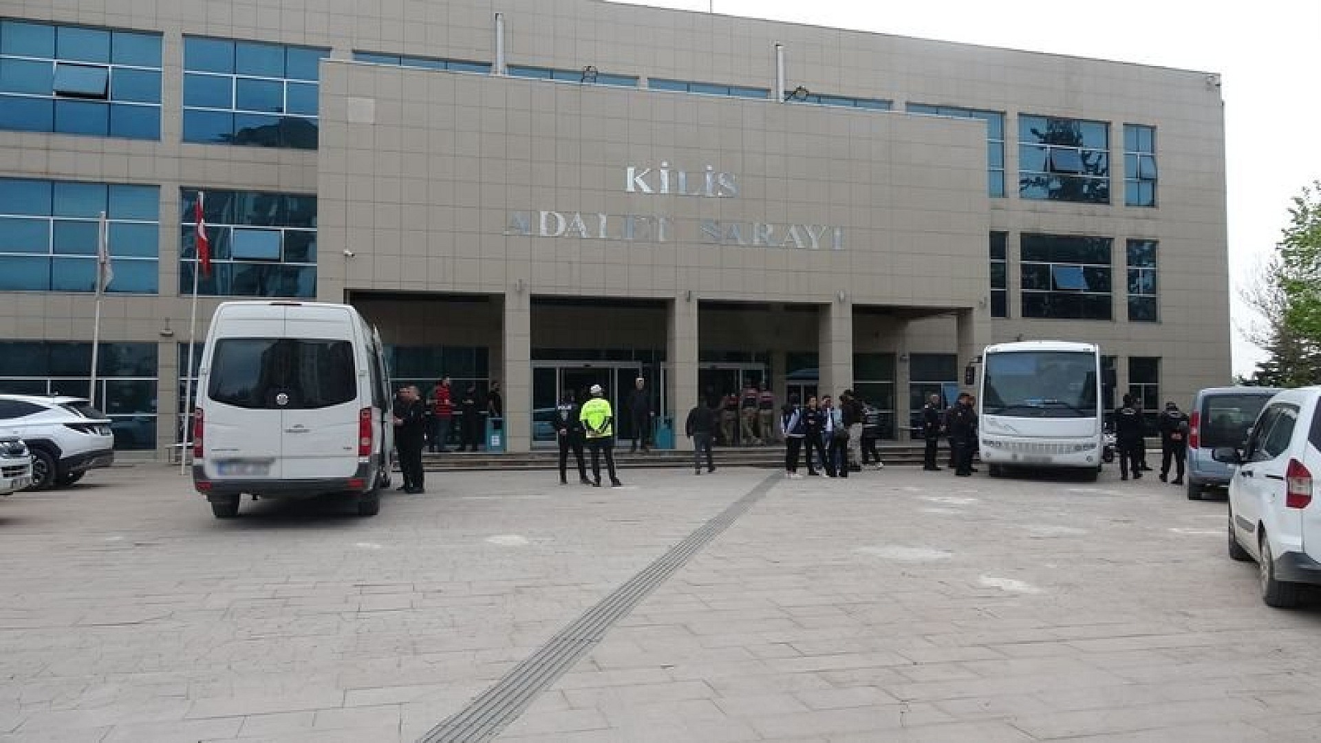 Kilis'te rüşvet soruşturmasında 3 kişi tutuklandı