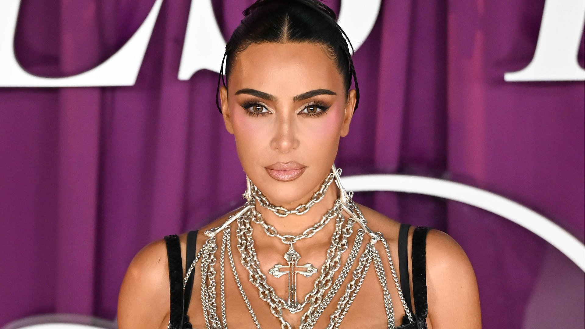 Kim Kardashian, Paris soygunu için 1 euro tazminat kazandı