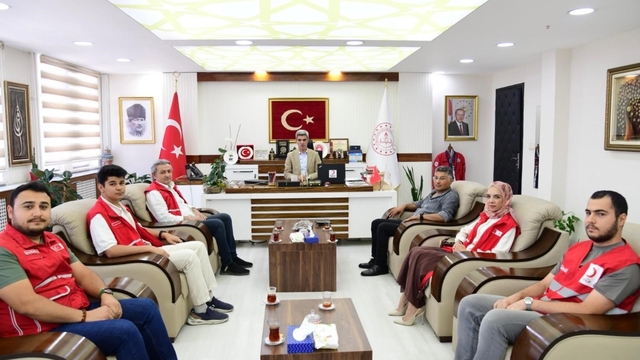 Kızılay Yeşilyurt Şubesi, eğitime 75 bilgisayar bağışladı