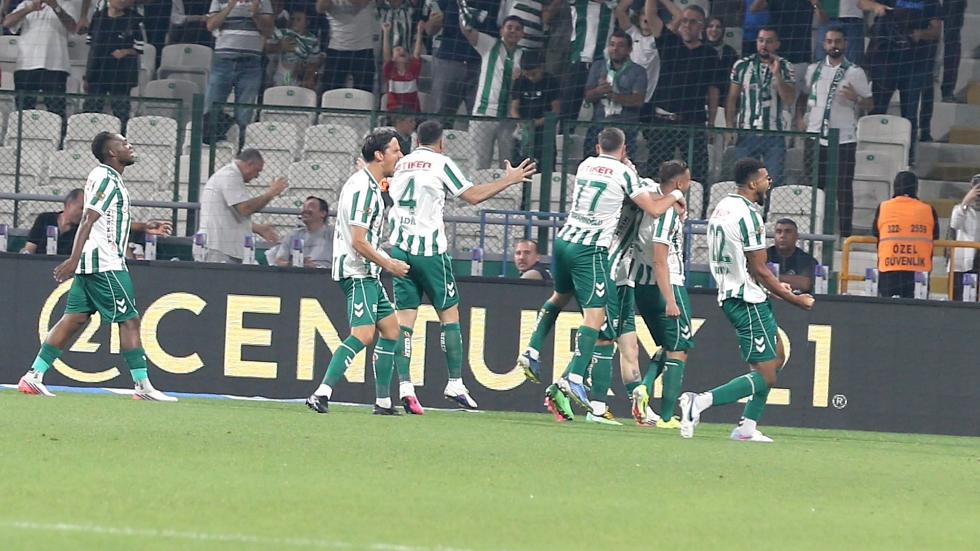 Konyaspor, Trabzonspor'u 1-0 yenerek puan aldı