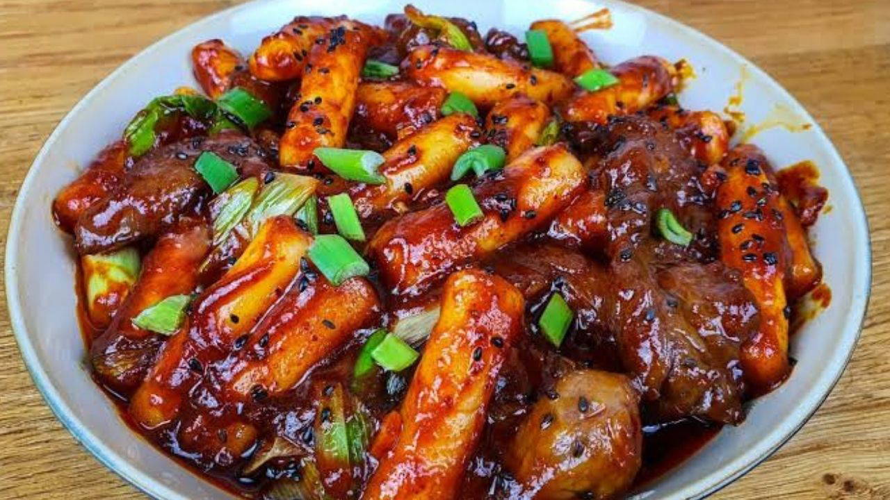 Kore mutfağının vazgeçilmezi tteokbokki nasıl yapılır