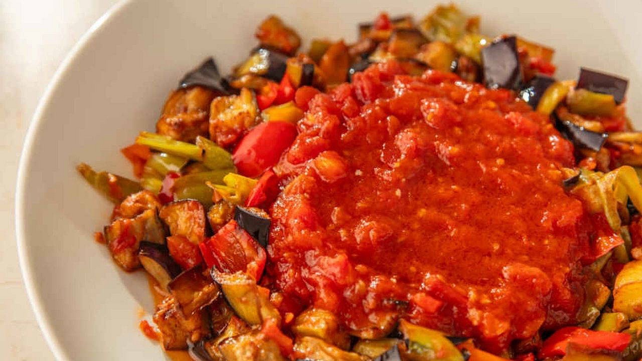 Lokanta usulü şakşuka tarifi ile lezzetini keşfedin