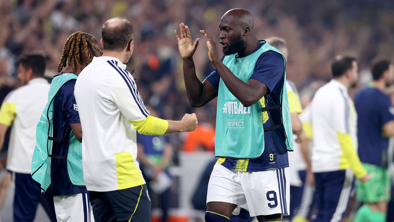 Lukaku'nun durumu van Bommel'dan açıklama geldi