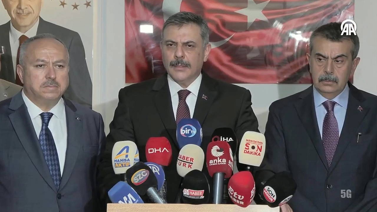 Manisa Turgutlu'da okulda silahlı saldırı: 3 öğrenci kritik