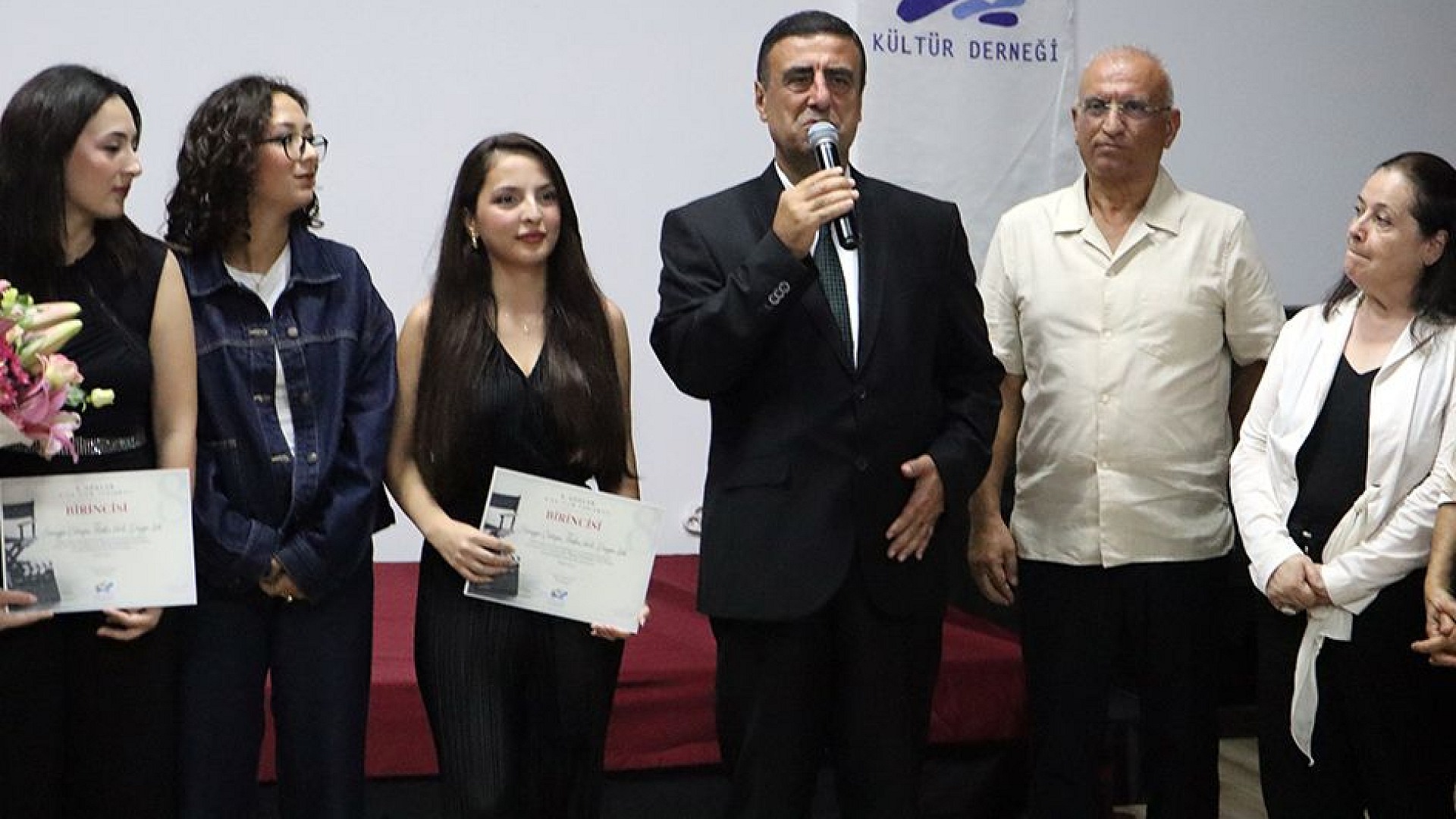 Maviye tutunanlar en iyi kısa film ödülünü kazandı
