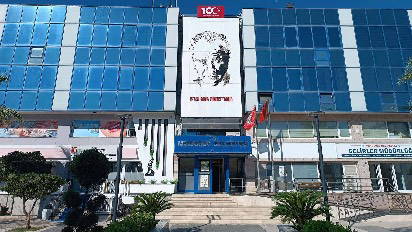 Menderes Belediyesi'ne rüşvet soruşturmasında 7 tutuklama